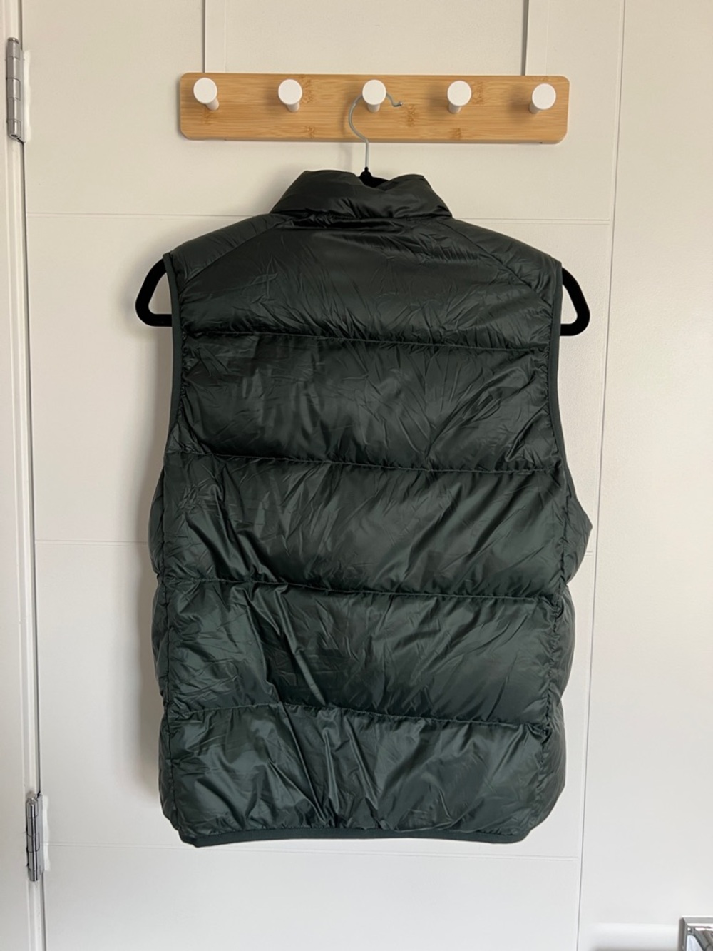 Uniqlo Ultralight Down Vest in dark Green - Picture 2 of 4
